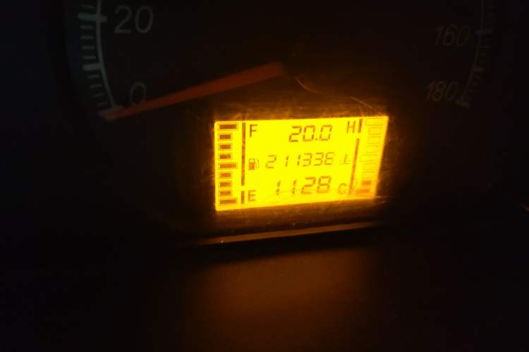 Used Wuling Zhiguang 2015 1.2L Practical LS-I Model Odometer Close Up