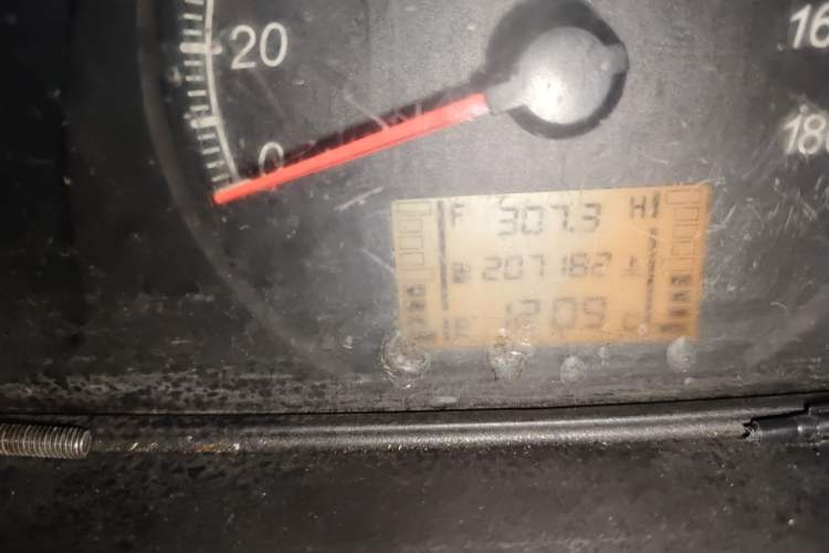 Used Wuling Zhiguang 2015 1.2L Practical LS-I Model Odometer Close Up