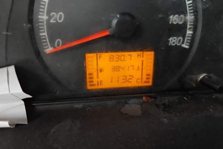 Used Wuling Zhiguang 2015 1.2L Practical LS-I Model Odometer Close Up