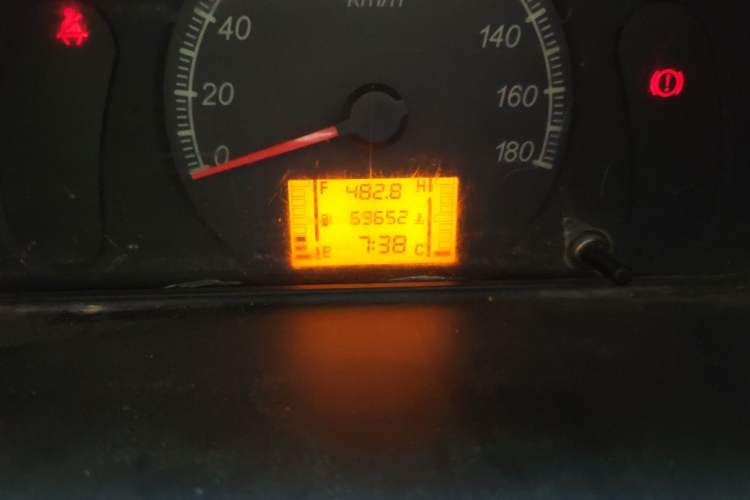 Used Wuling Zhiguang 2015 1.2L Practical LS-I Model Odometer Close Up