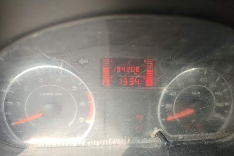 Used Wuling Zhiguang 2015 1.2L S Practical Model LSI Odometer Close Up