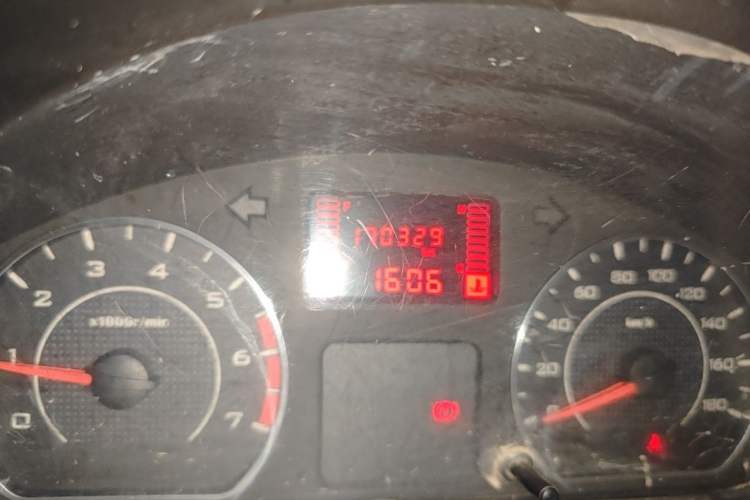 Used Wuling Zhiguang 2015 1.2L Practical LS-I Model Odometer Close Up