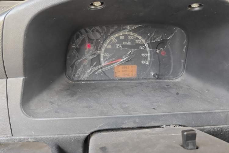 Used Wuling Zhiguang 2015 1.2L Practical LS-I Model Odometer Close Up