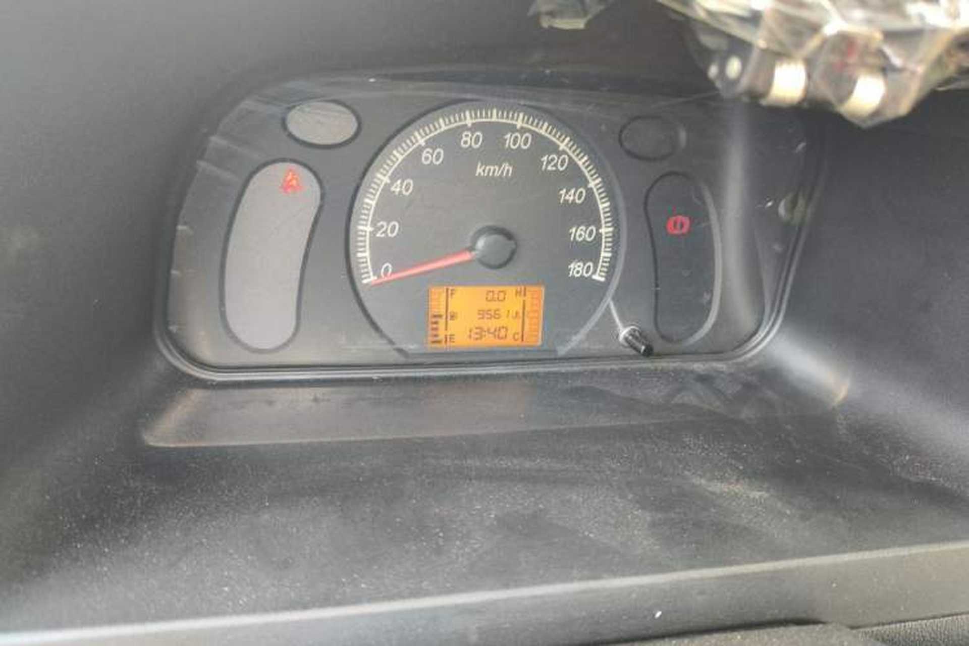 Used Wuling Zhiguang 2015 1.2L Practical LS-I Model Odometer Close Up