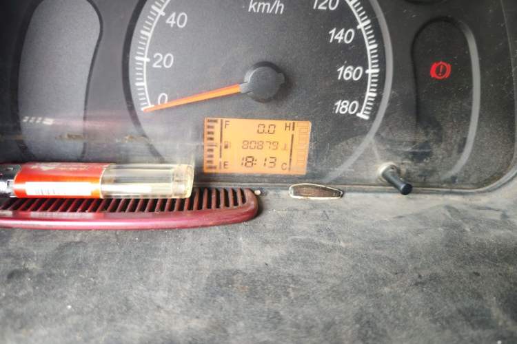 Used Wuling Zhiguang 2015 1.2L Practical LS-I Model Odometer Close Up