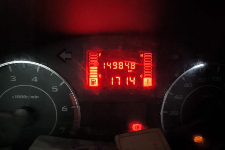 Used Wuling Zhiguang 2015 1.2L S Practical Model LSI Odometer Close Up