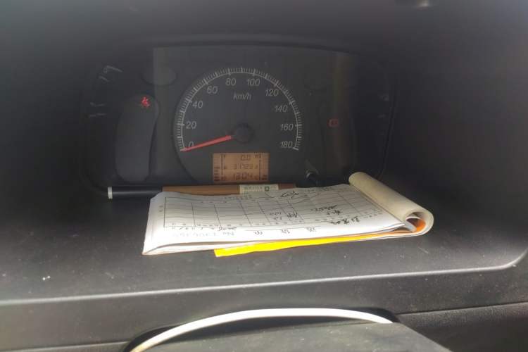 Used Wuling Zhiguang 2015 1.2L Practical LS-I Model Odometer Close Up