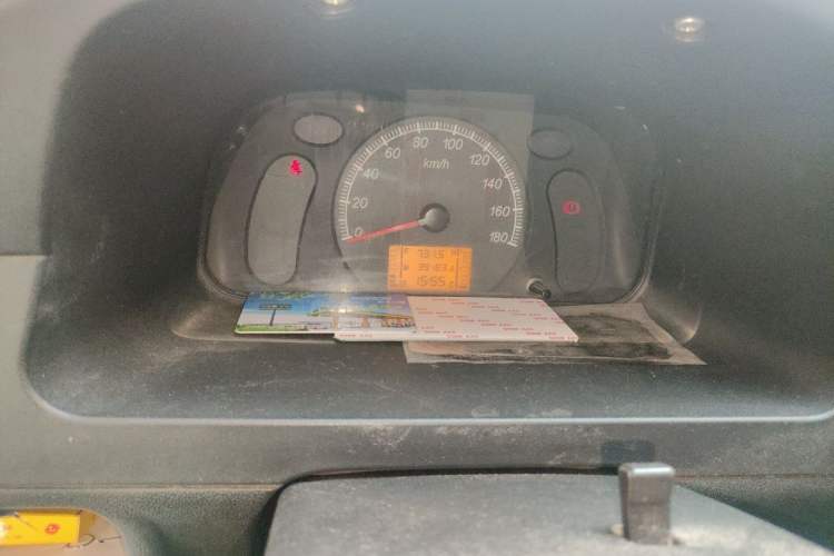 Used Wuling Zhiguang 2015 1.2L Practical LS-I Model Odometer Close Up