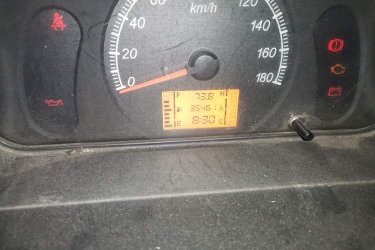 Used Wuling Zhiguang 2015 1.2L Practical LS-I Model Odometer Close Up