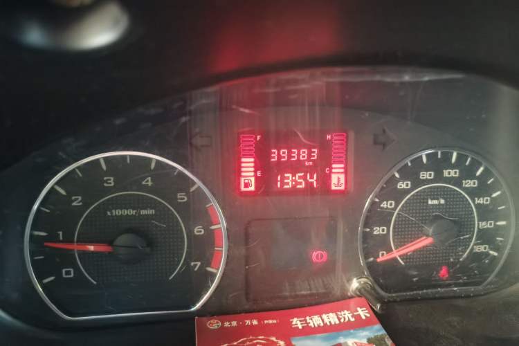 Used Wuling Zhiguang 2015 1.2L S Standard Model LSI Odometer Close Up