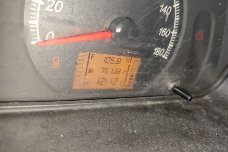 Used Wuling Zhiguang 2015 1.2L S Practical Model LSI Odometer Close Up