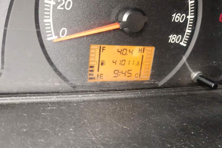 Used Wuling Zhiguang 2015 1.2L Practical LS-I Model Odometer Close Up
