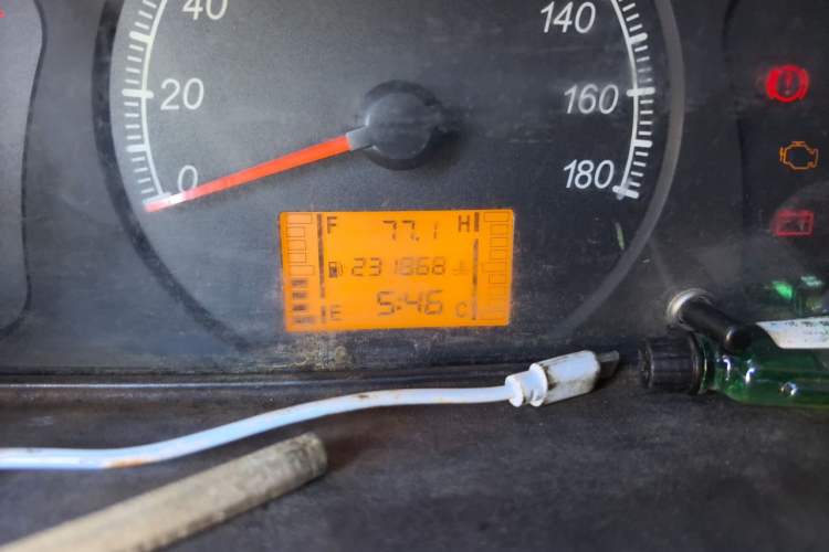Used Wuling Zhiguang 2015 1.2L Practical LS-I Model Odometer Close Up