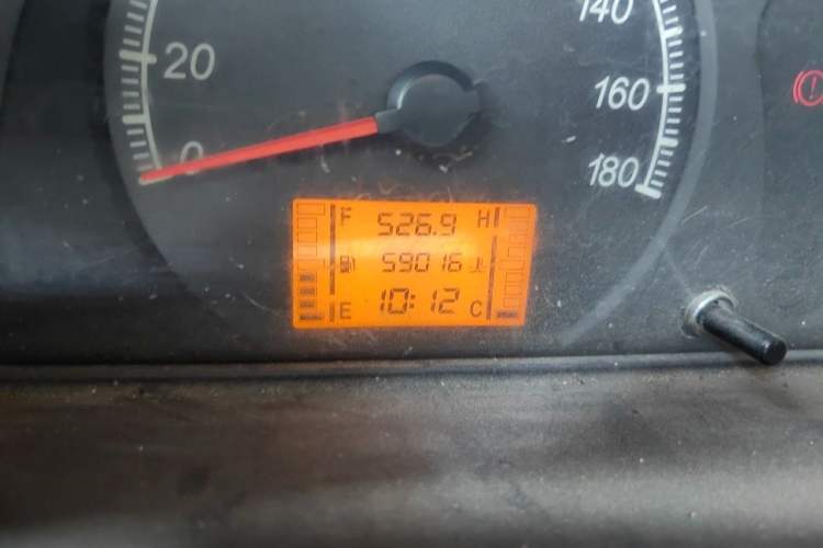 Used Wuling Zhiguang 2015 1.2L Practical LS-I Model Odometer Close Up