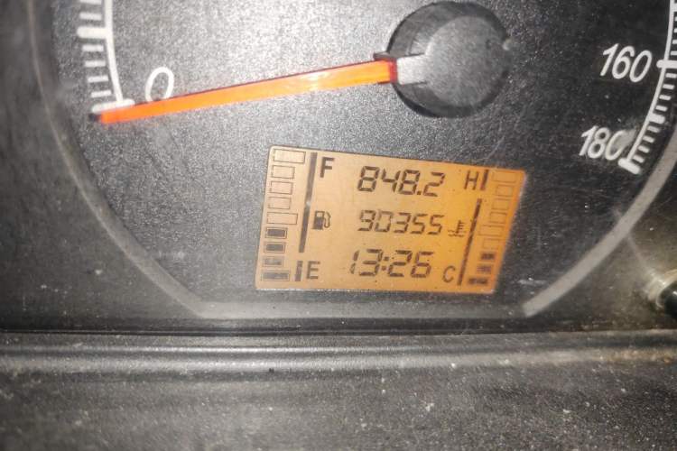Used Wuling Zhiguang 2015 1.2L Practical LS-I Model Odometer Close Up