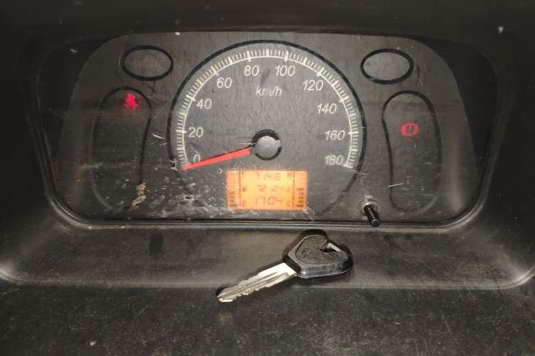 Used Wuling Zhiguang 2015 1.2L Practical LS-I Model Odometer Close Up