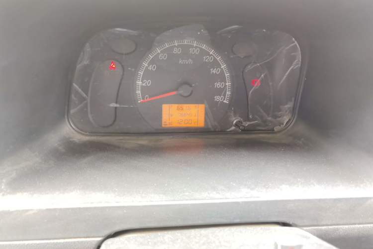 Used Wuling Zhiguang 2015 1.2L Practical LS-I Model Odometer Close Up