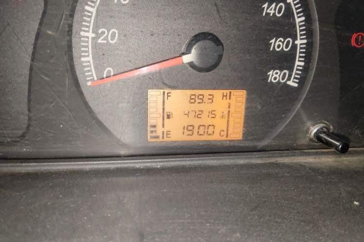 Used Wuling Zhiguang 2015 1.2L Practical LS-I Model Odometer Close Up