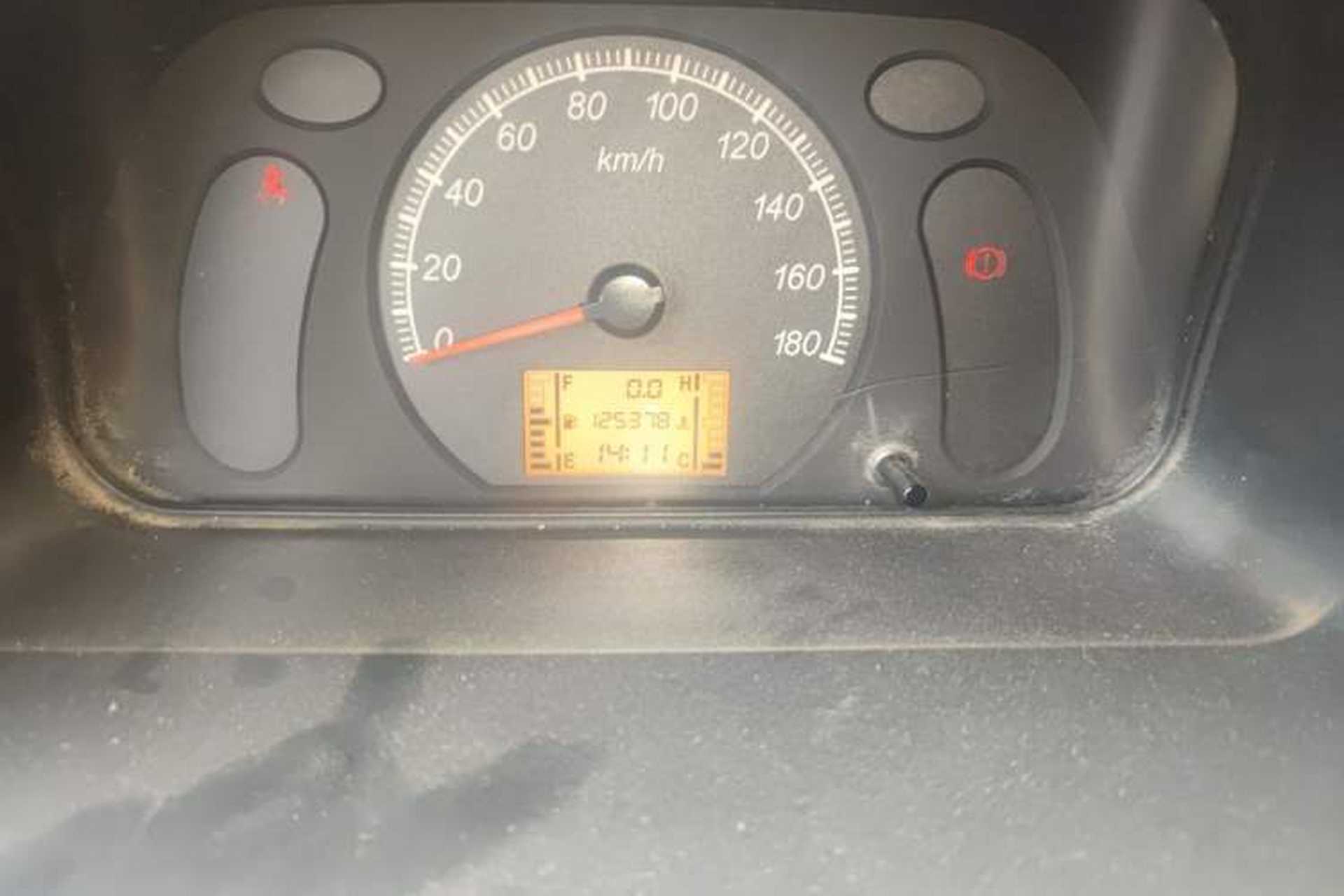 Used Wuling Zhiguang 2015 1.2L Practical LS-I Model Odometer Close Up