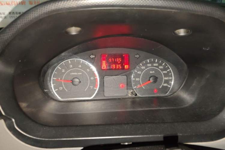 Used Wuling Zhiguang 2015 1.2L S Standard Model LSI Odometer Close Up
