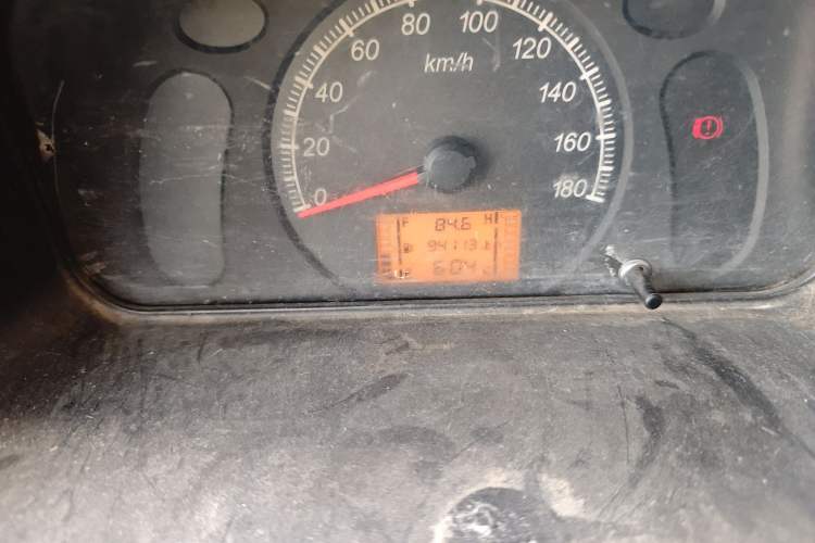 Used Wuling Zhiguang 2015 1.2L Practical LS-I Model Odometer Close Up