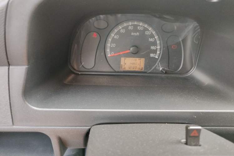 Used Wuling Zhiguang 2015 1.2L Practical LS-I Model Odometer Close Up