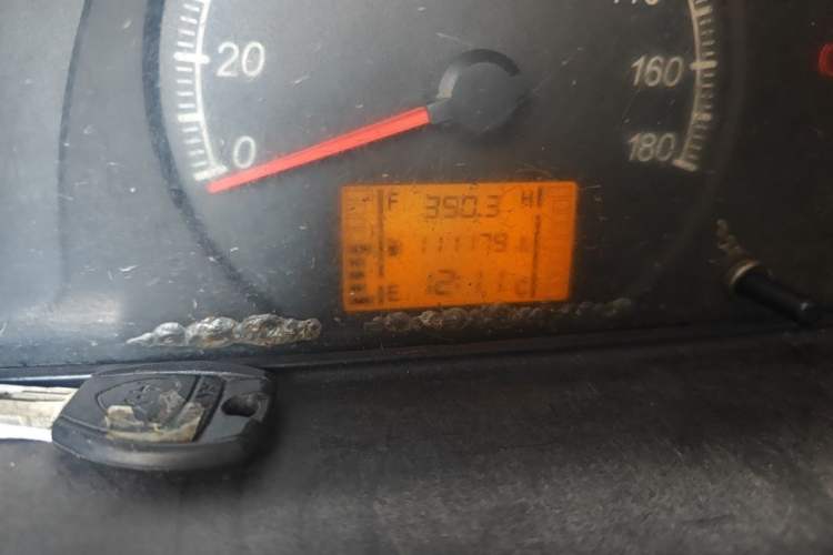 Used Wuling Zhiguang 2015 1.2L Practical LS-I Model Odometer Close Up