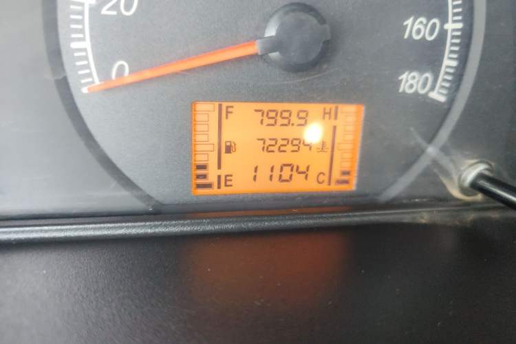 Used Wuling Zhiguang 2015 1.2L Practical LS-I Model Odometer Close Up