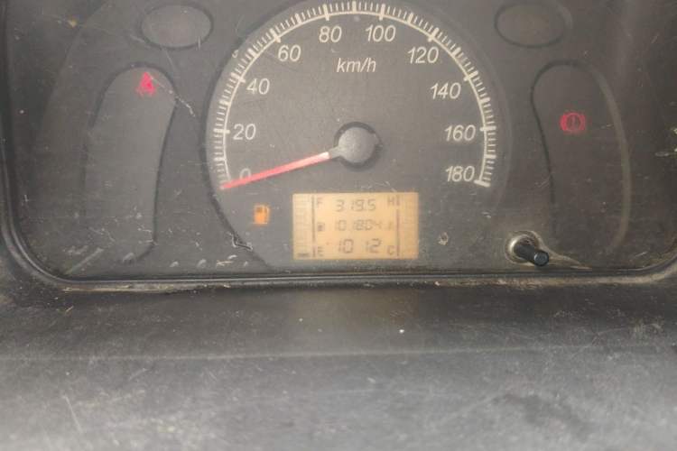 Used Wuling Zhiguang 2015 1.2L Practical LS-I Model Odometer Close Up