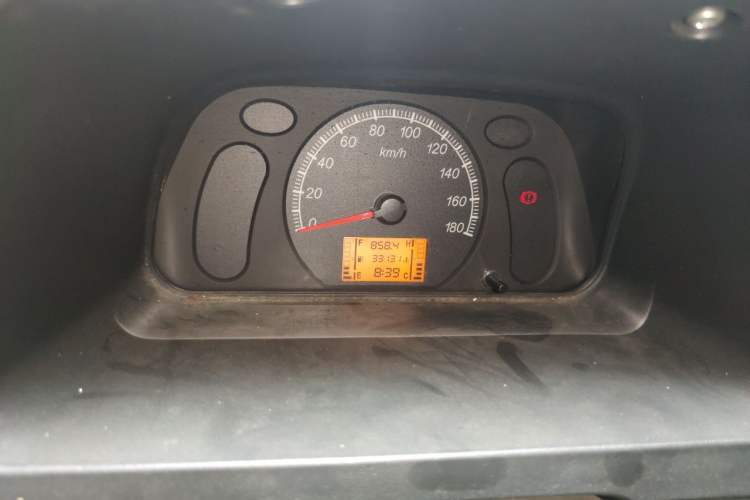 Used Wuling Zhiguang 2015 1.2L S Practical Model LSI Odometer Close Up