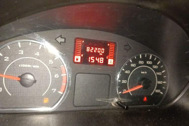 Used Wuling Zhiguang 2015 1.2L S Standard Model LSI Odometer Close Up