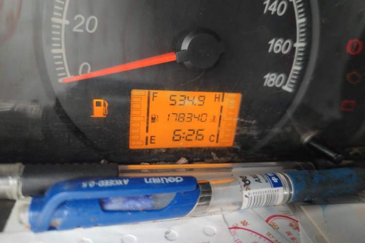 Used Wuling Zhiguang 2015 1.2L Practical LS-I Model Odometer Close Up