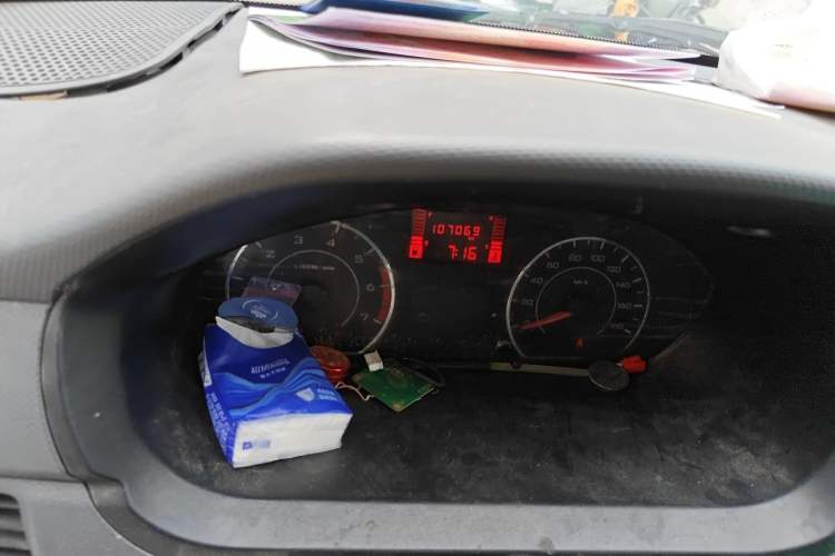 Used Wuling Zhiguang 2015 1.2L S Practical Model LSI Odometer Close Up
