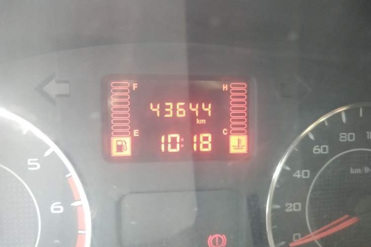 Used Wuling Zhiguang 2015 1.2L S Practical Model LSI Odometer Close Up
