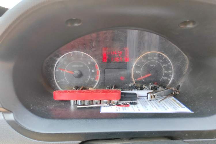 Used Wuling Zhiguang 2015 1.2L S Practical Model LSI Odometer Close Up