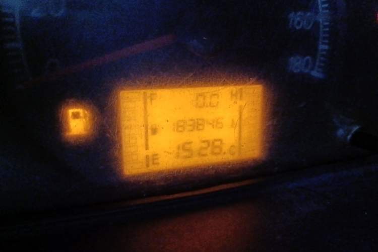 Used Wuling Zhiguang 2015 1.2L S Standard Model LSI Odometer Close Up