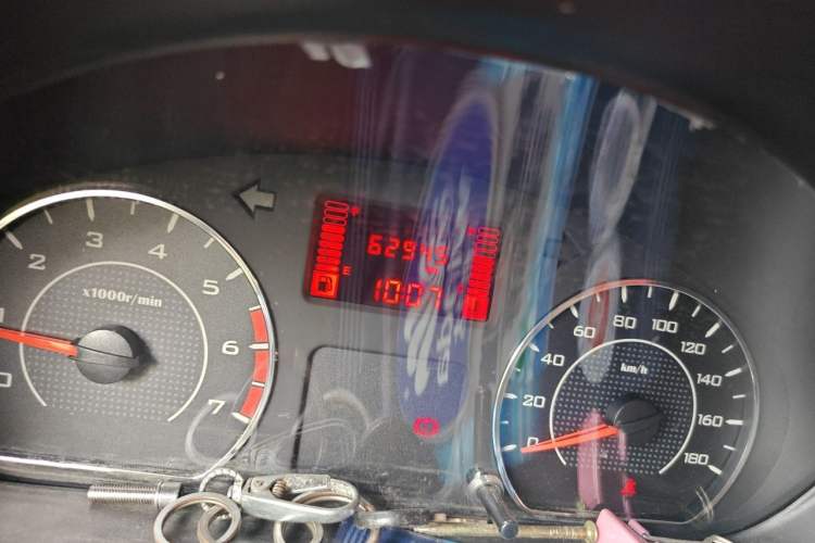 Used Wuling Zhiguang 2015 1.2L S Standard Model LSI Odometer Close Up