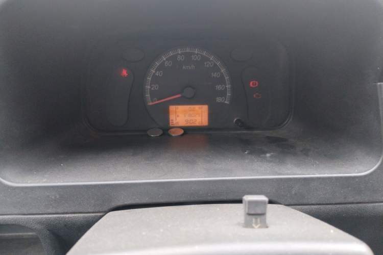 Used Wuling Zhiguang 2015 1.2L Practical LS-I Model Odometer Close Up