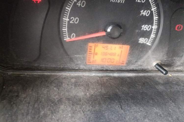 Used Wuling Zhiguang 2015 1.2L Practical LS-I Model Odometer Close Up