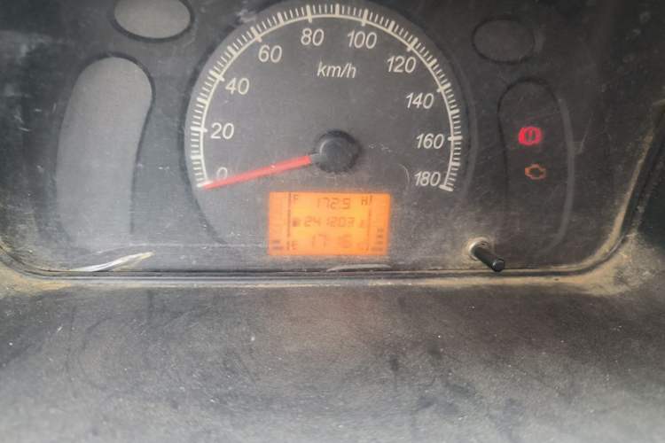 Used Wuling Zhiguang 2015 1.2L Practical LS-I Model Odometer Close Up