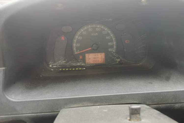 Used Wuling Zhiguang 2015 1.2L S Practical Model LSI Odometer Close Up
