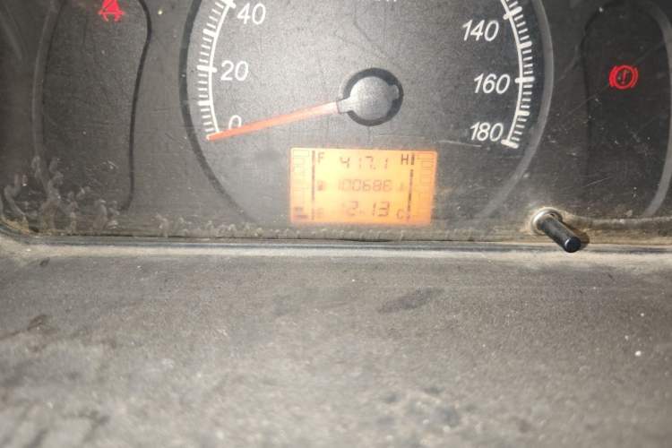 Used Wuling Zhiguang 2015 1.2L Standard Model LSI Odometer Close Up