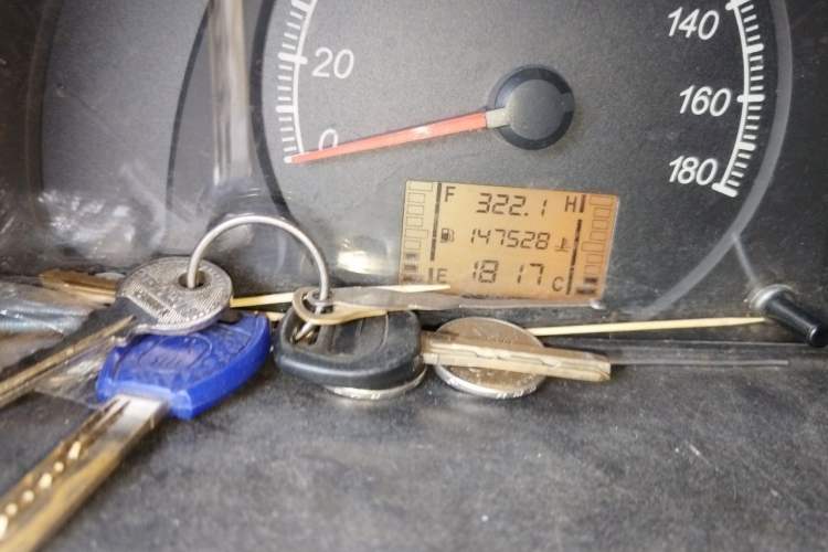 Used Wuling Zhiguang 2015 1.2L Practical LS-I Model Odometer Close Up