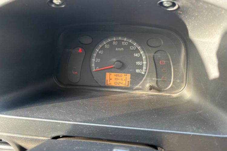 Used Wuling Zhiguang 2015 1.2L Practical LS-I Model Odometer Close Up