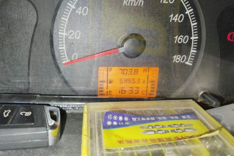 Used Wuling Zhiguang 2015 1.2L Practical LS-I Model Odometer Close Up