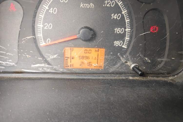 Used Wuling Zhiguang 2015 1.2L S Practical Model LSI Odometer Close Up