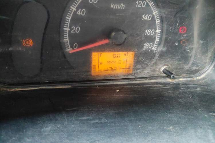 Used Wuling Zhiguang 2015 1.2L Practical LS-I Model Odometer Close Up