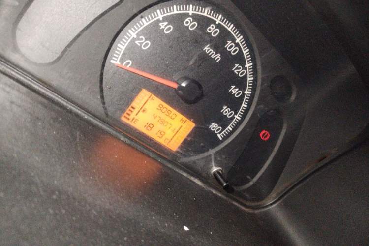 Used Wuling Zhiguang 2015 1.2L Practical LS-I Model Odometer Close Up