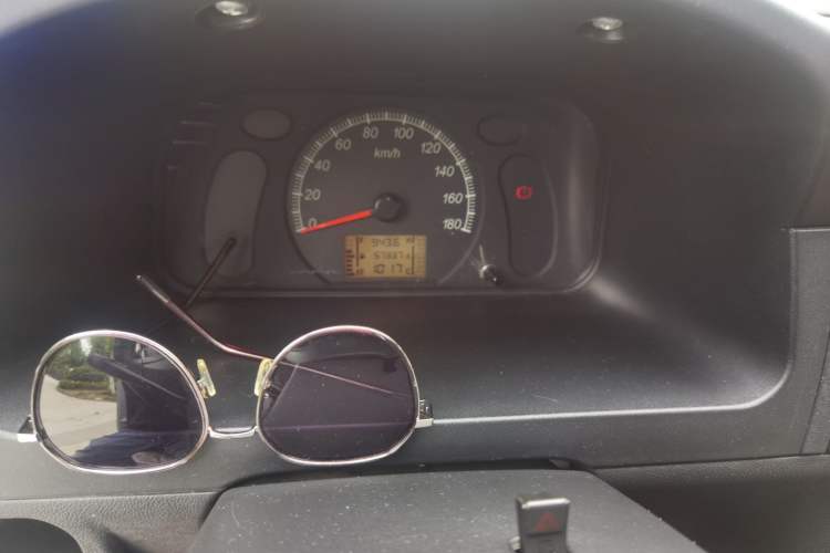 Used Wuling Zhiguang 2015 1.2L Practical LS-I Model Odometer Close Up