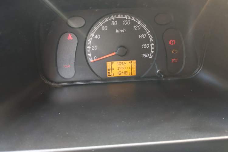 Used Wuling Zhiguang 2015 1.2L Practical LS-I Model Odometer Close Up